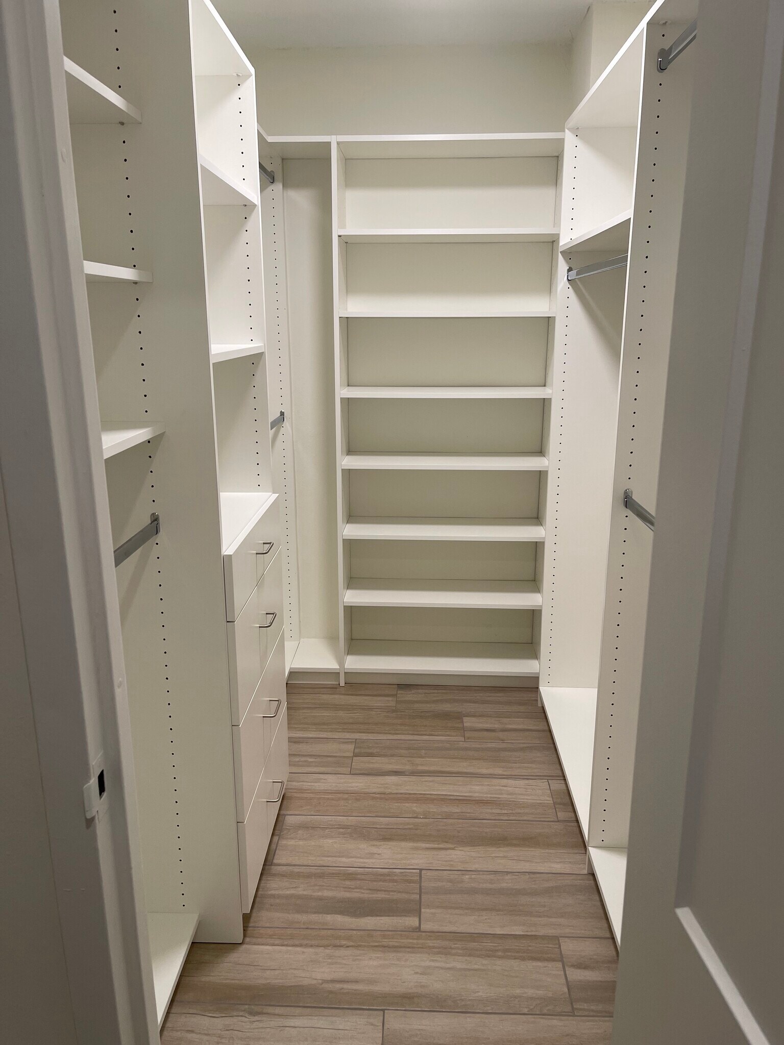 Walkin Closet - 1831 NE 38th St