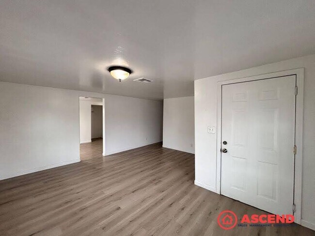 Building Photo - 201 E 1st St