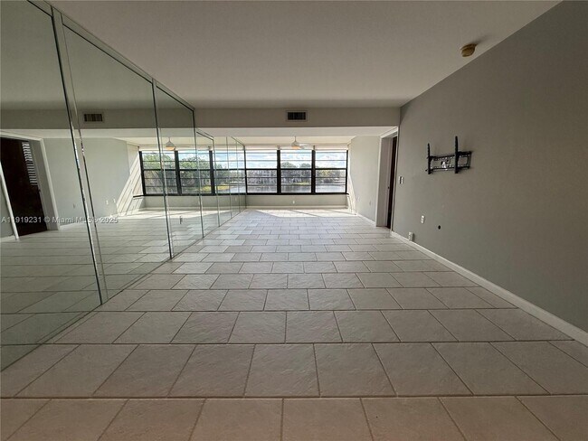 Building Photo - 1522 Whitehall Dr