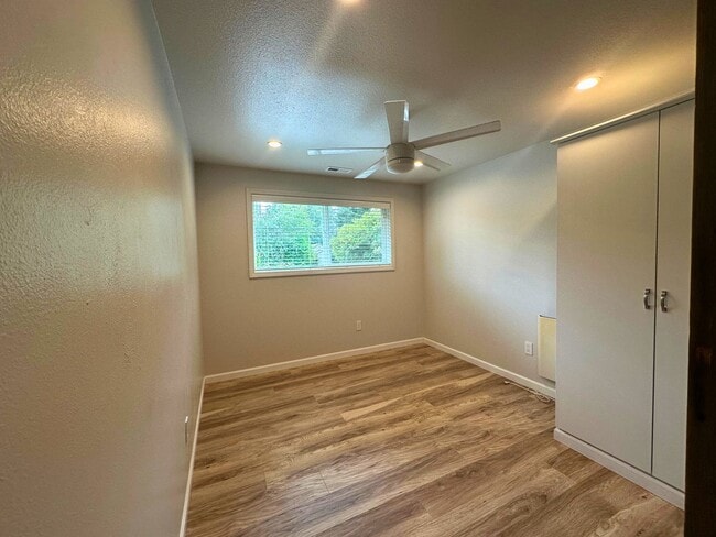 Building Photo - Beautiful Ranch-Style Home in Desirable Sn...