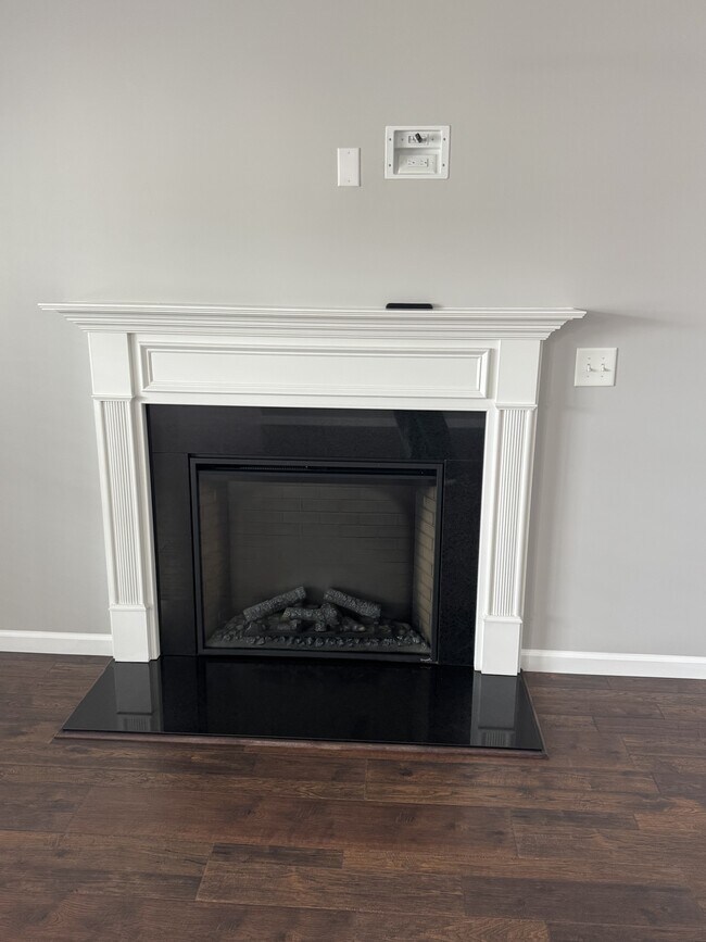 Building Photo - 617 Rockland Dr