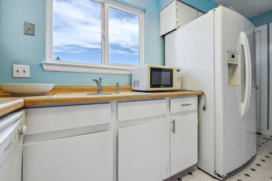 Building Photo - 8218 Washington St