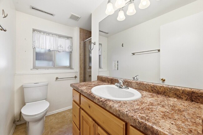 Building Photo - $1,995.95 4-bed, 1.5 bath, located in Colorado Springs with a large back yard