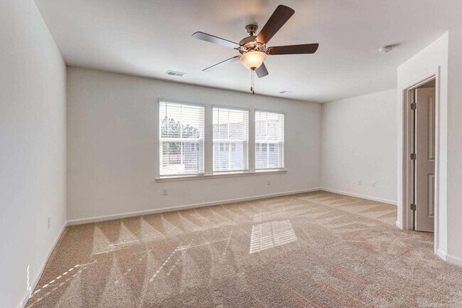 Building Photo - 5682 Sablewood St