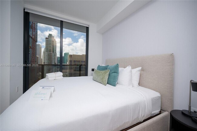 Building Photo - 398 NE 5th St