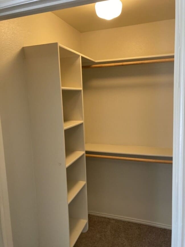 Building Photo - 3 bed, 1.5 bathroom - Two Story Twin Home