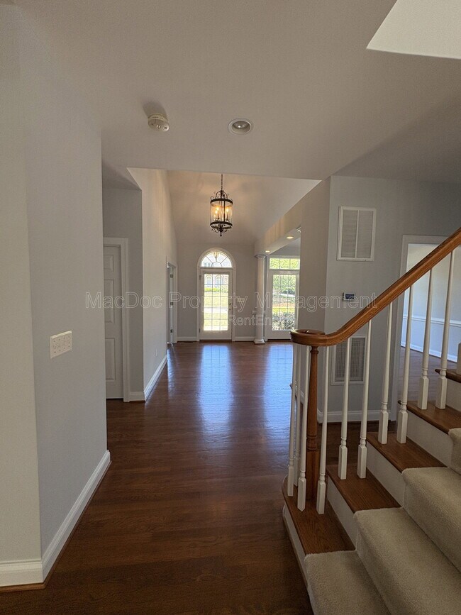 Building Photo - 10802 Cedar Creek Dr