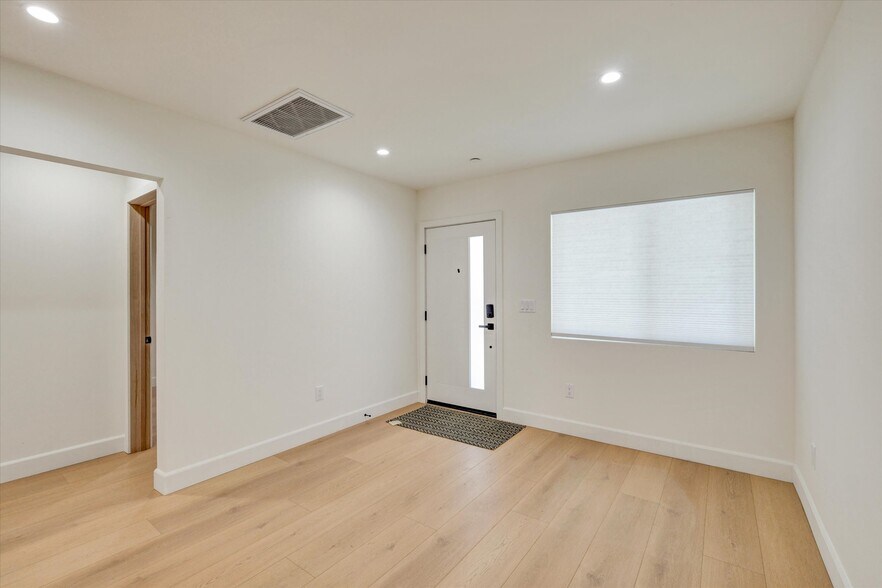 Building Photo - 5348 Thornburn St