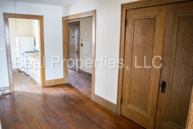 Building Photo - 1389 W Sylvania Ave
