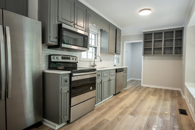 Building Photo - 1051 Crooked Creek Rd