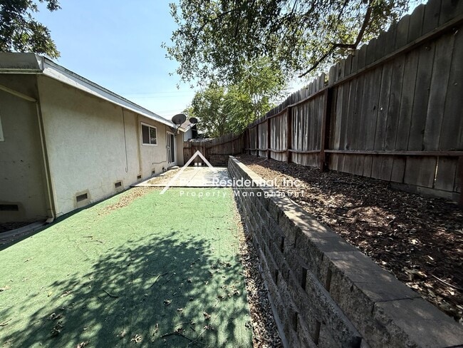 Building Photo - 5368 Elsinore Way