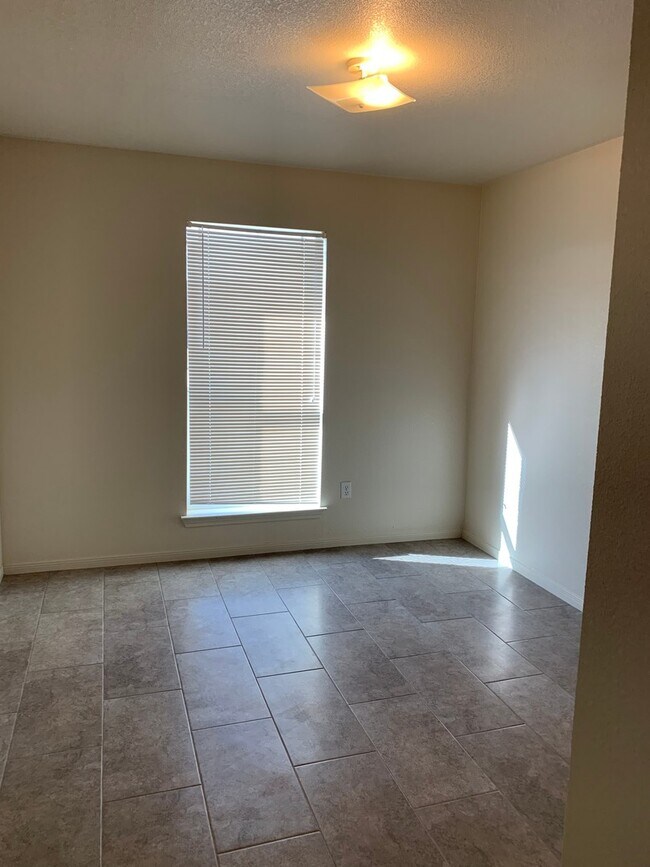 Building Photo - 4 Bdrm 2.25 Bath in Copperas Cove