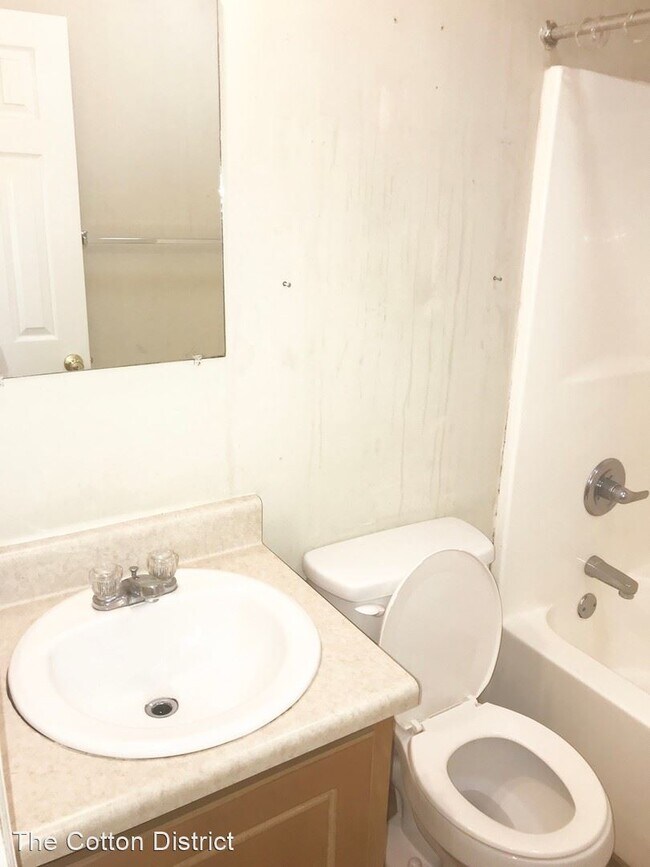 Building Photo - 307 1/2 Scales St