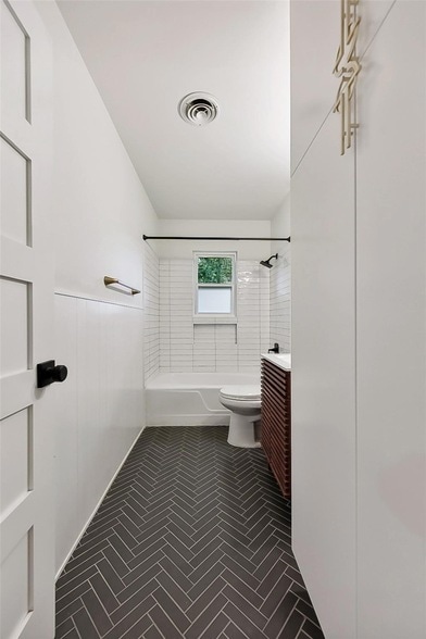 Building Photo - 11900 Dove Haven Dr