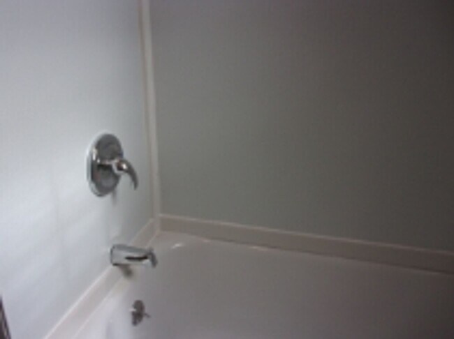 Building Photo - 411 N Confederate Ave