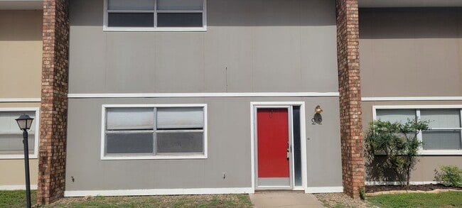 Primary Photo - LARGE 2 BEDROOM 3 BATH CONDO IN COLONIAL PARK