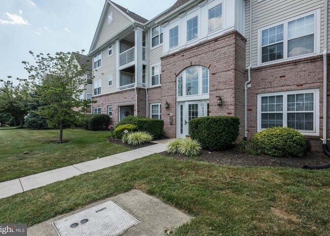 Building Photo - 1402 Bonnett Pl