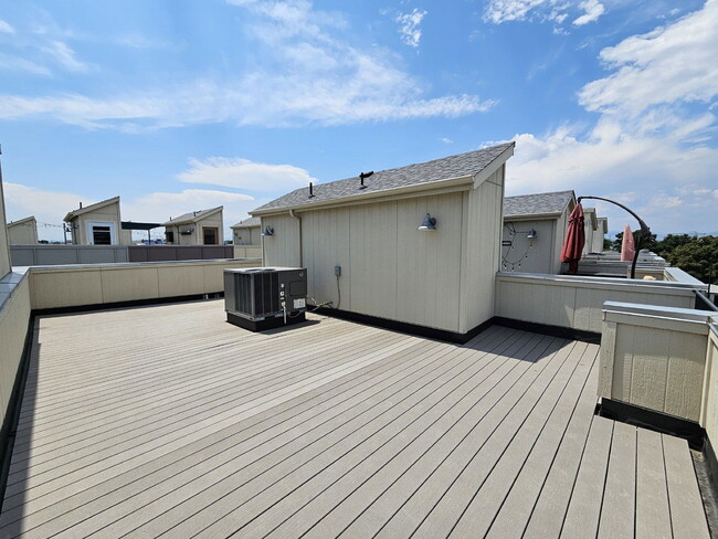 Building Photo - 868 Kalamath St