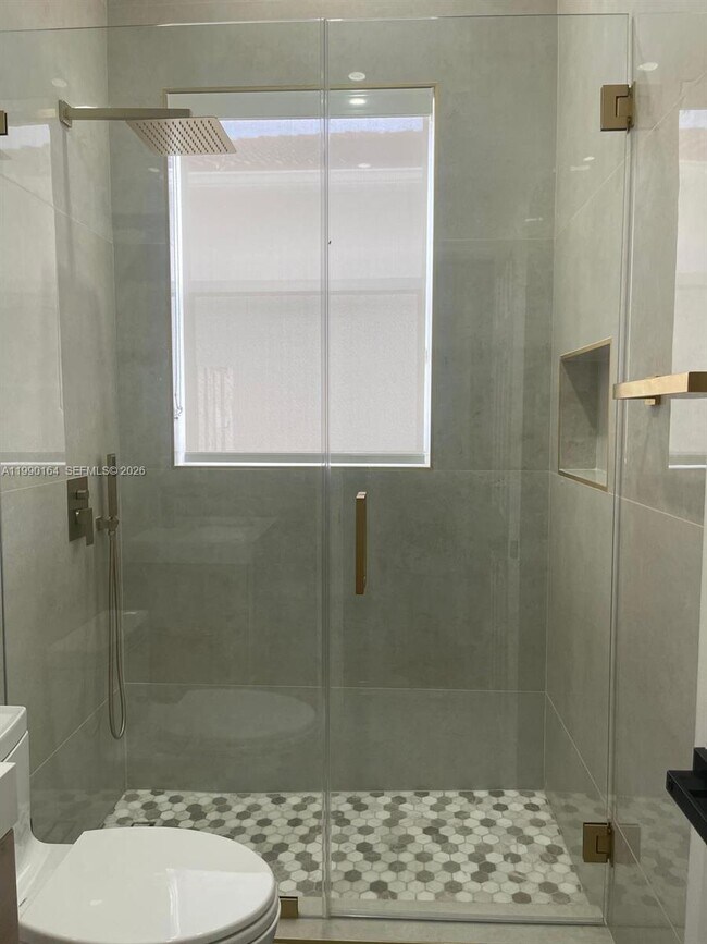 Building Photo - 5350 SW 33rd Ave