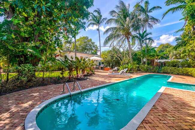 Building Photo - 411 26th St