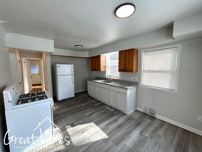 Building Photo - Charming 3 Bedroom 1 Bathroom now available for rent