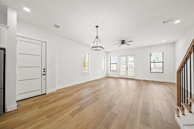 Building Photo - 3417 Tuam St