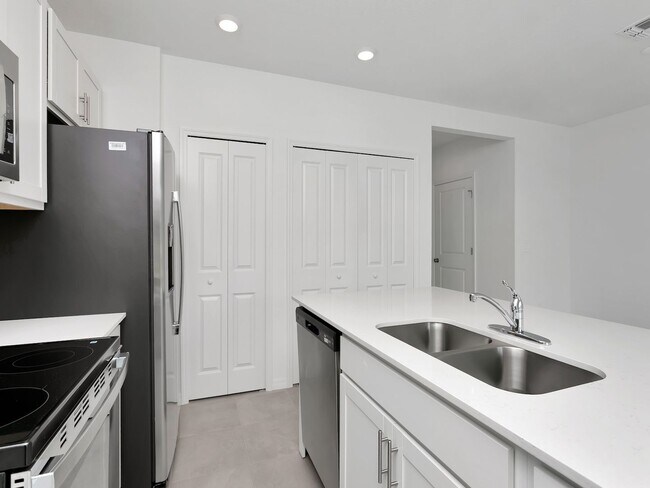 Building Photo - Brand-New 3BR/2.5BA Townhouse for Rent in Lakewood Ranch — $2,300/Month, Internet & Lawn Care Inc...