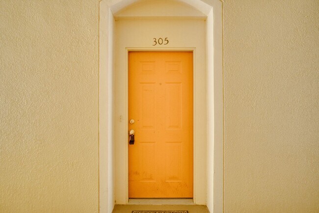 Building Photo - Cute 3/2 Condo in Horizons at Vista Lakes (Gated) with Updated Flooring and Front Parking Space