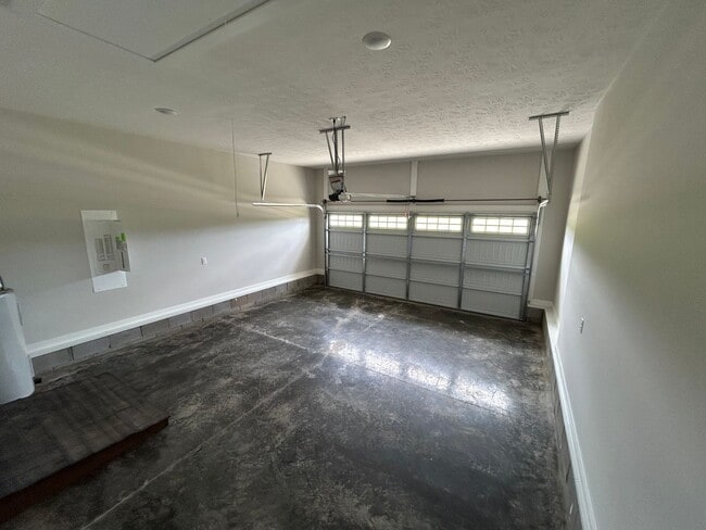 Building Photo - 5398 Peony Dr