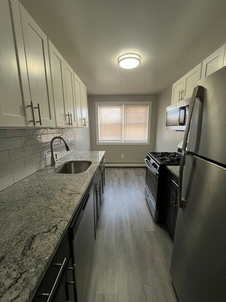 Building Photo - 431 Park Ave