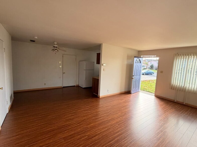 Building Photo - 5349 Fleming Ave