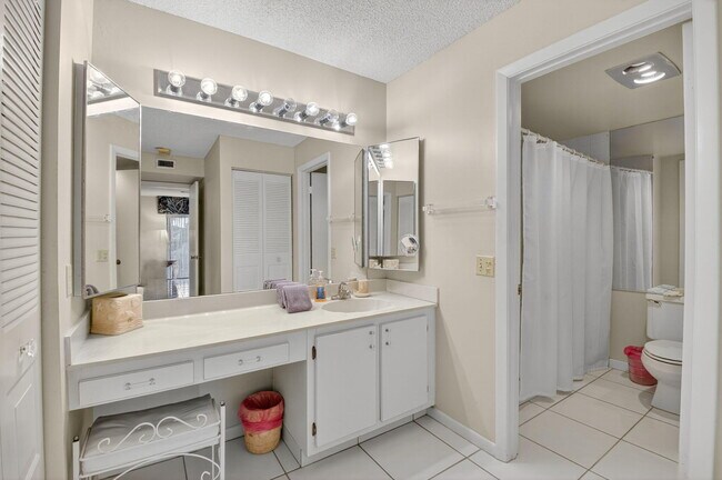 Building Photo - 7979 Eastlake Dr