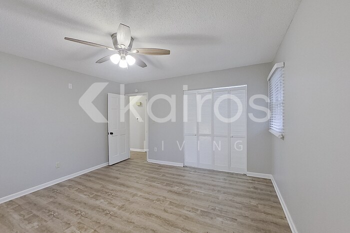 Building Photo - 2319 Applewood Dr