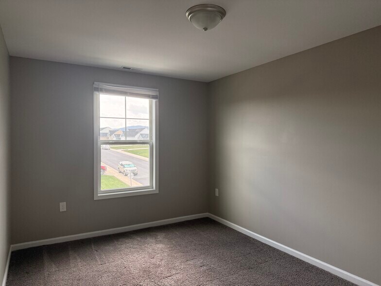 Building Photo - 270 Mabdarin Dr