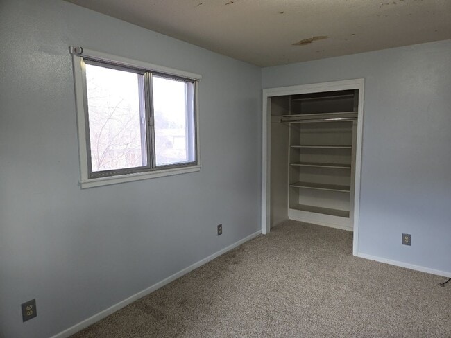 Building Photo - STUDENTS WELCOME! 5-Bedroom / 3-Bathroom Tri-Level Home Two Miles from CSU