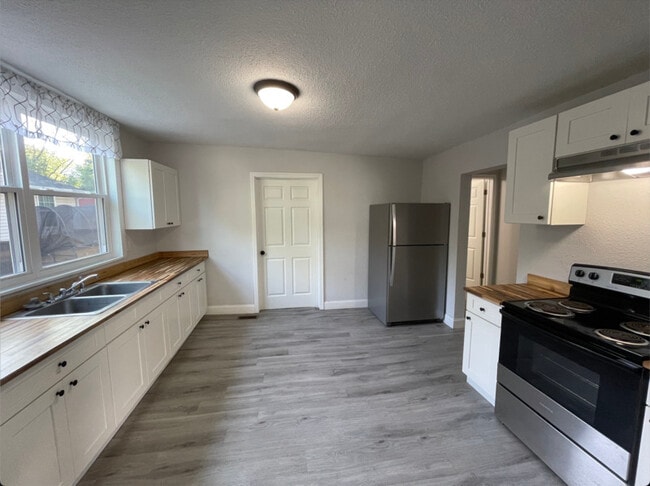 Building Photo - 1408 Iredell Ave