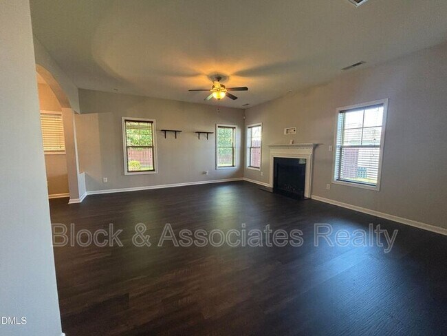 Building Photo - 438 Roanoke Dr