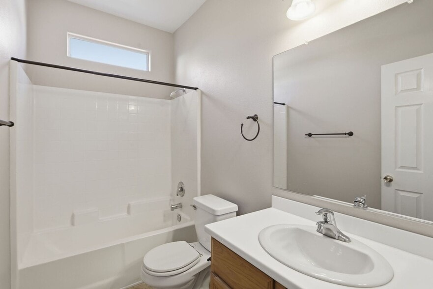 Building Photo - 720 Cam De Oro