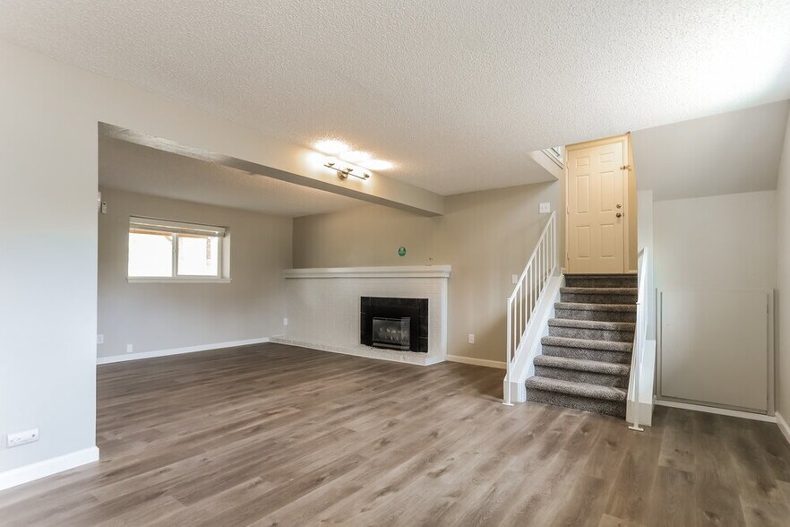 Building Photo - 2959 W 11th Ave Cir