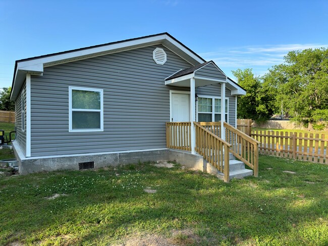 Primary Photo - Cozy 2 Bedroom 1 Bathroom for Rent!