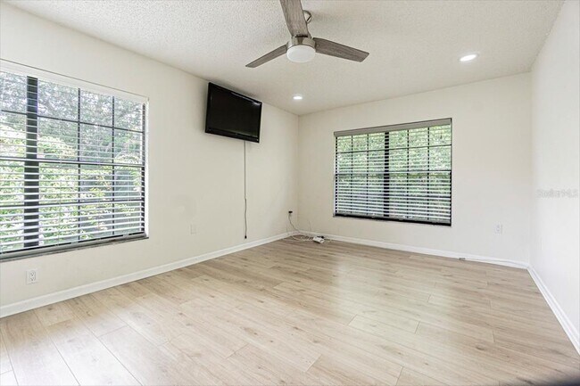 Building Photo - 3345 Crystal Ct E