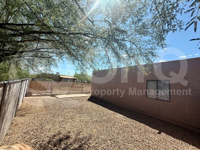 Building Photo - 4009 N Stone Ave