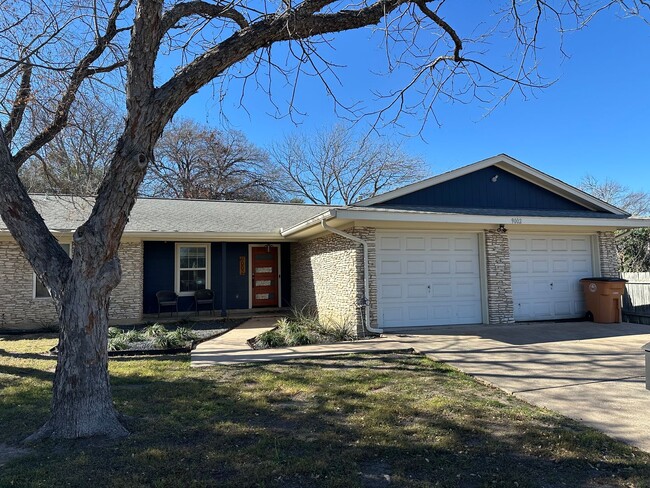 Building Photo - *** Near Domain * Stunning 4 Bedroom House * Fully Furnished * Designer Decorated * High End Luxu...