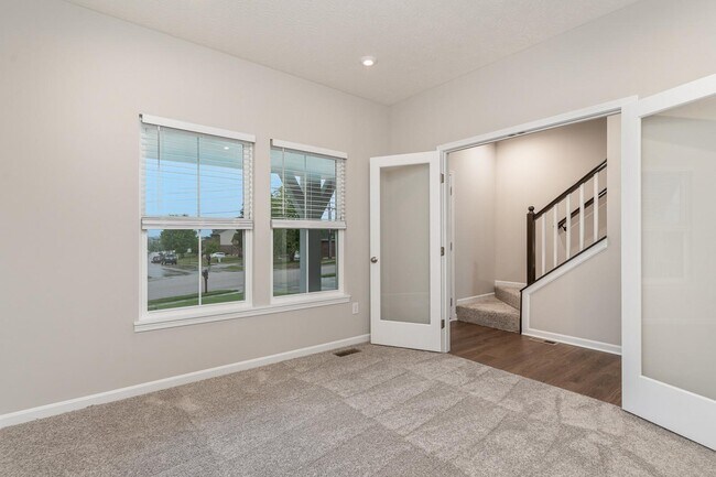 Building Photo - 620 Hogrefe Rd