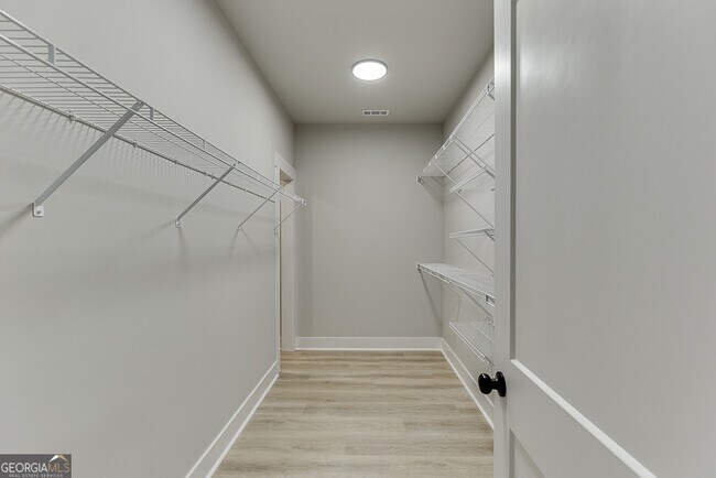 Building Photo - 125 Rains Rd