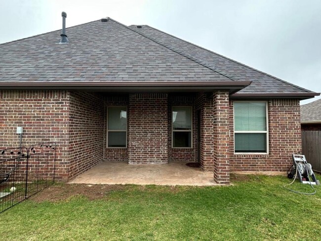 Building Photo - 5701 NW Valor Ave