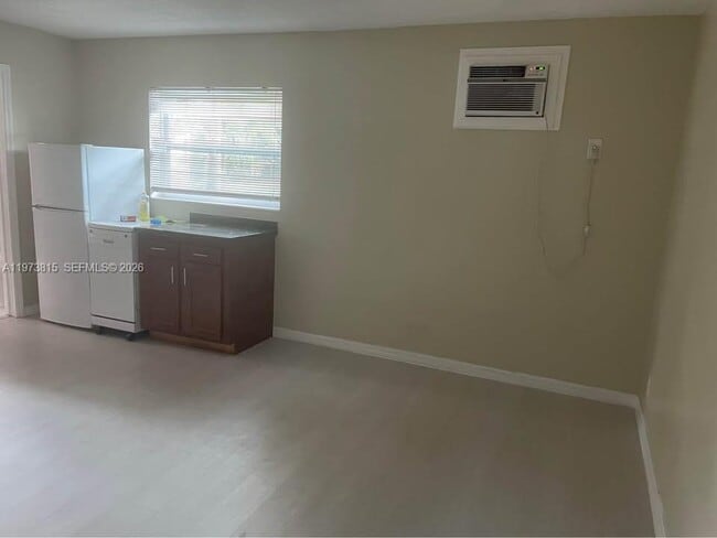 Building Photo - 4991 SW 27th Ave