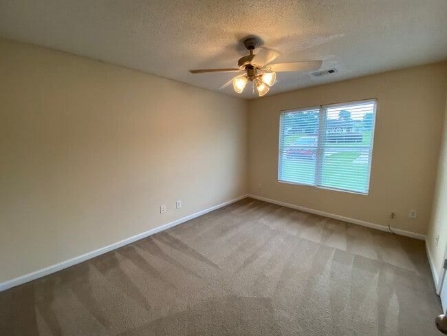 Building Photo - PRE-LEASING FOR AUGUST 2025!