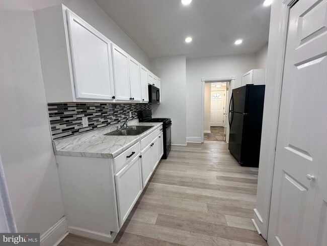 Building Photo - 7 6th Ave