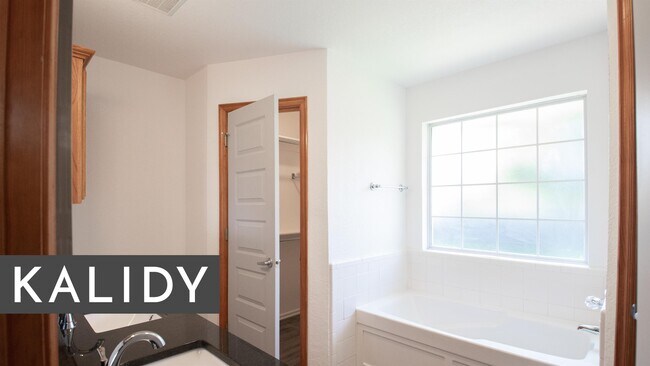 Building Photo - 5004 SE 52nd St